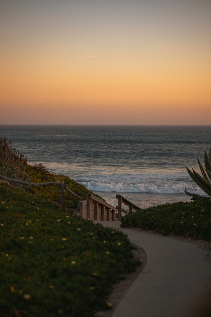 coucher de soleil sur mer calme